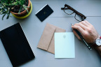 Gold envelope icon